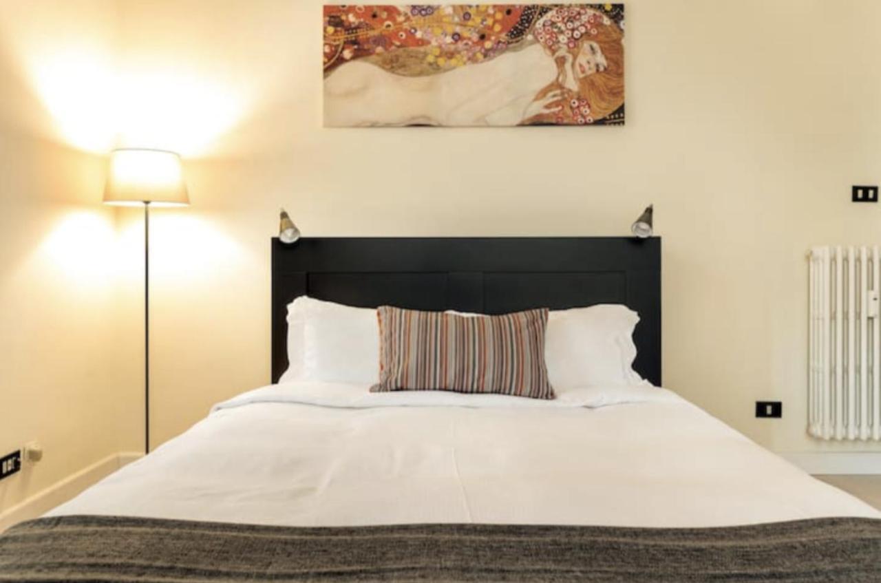 Sunny Flat In Elegant Building Close To Colosseum Rom Eksteriør billede