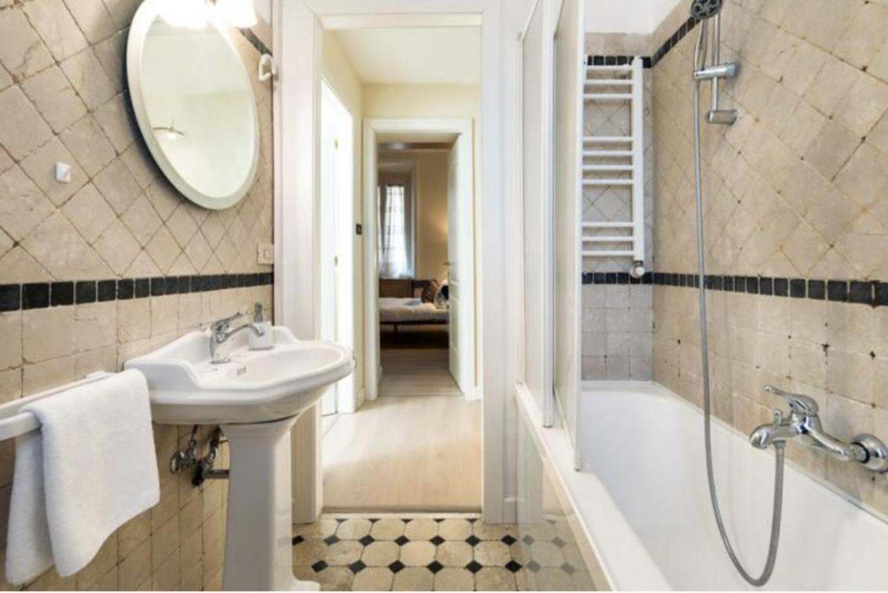 Sunny Flat In Elegant Building Close To Colosseum Rom Eksteriør billede